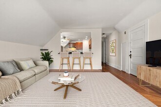 94 Bartlett St in Somerville, MA - Building Photo - Building Photo