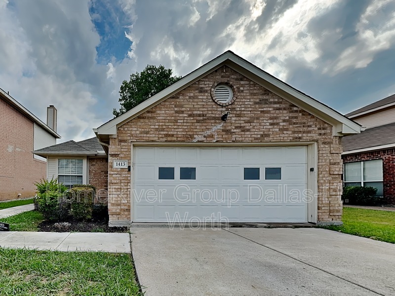 1413 Deville Cir in Garland, TX - Building Photo