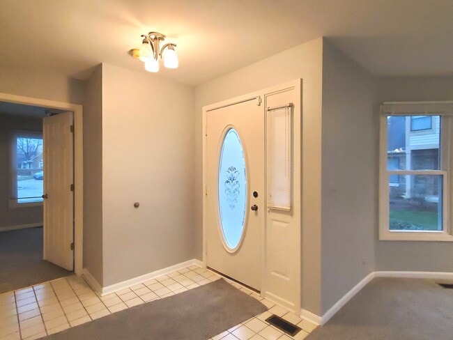 325 Satinwood Ct S in Buffalo Grove, IL - Building Photo - Building Photo