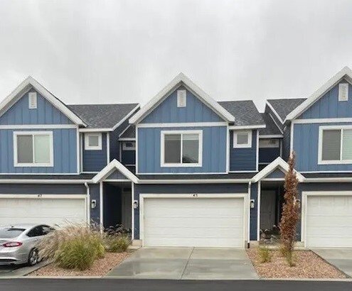 property at 43 Mayapple Ct
