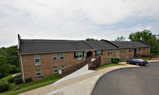 Brooksville Court in Brooksville, KY - Foto de edificio