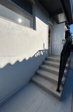 8000 SW 19th St in Miami, FL - Building Photo - Building Photo
