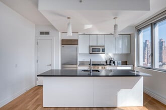 550 W 54th St in New York, NY - Building Photo - Building Photo