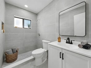 12232 SW 31st Ter in Miami, FL - Building Photo - Building Photo