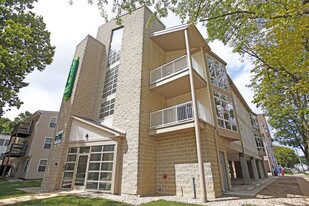 314 E White St in Champaign, IL - Building Photo