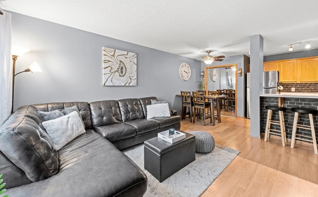 15787 Upper Fjord Way in Apple Valley, MN - Building Photo - Building Photo