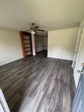1996 Coral Way in Sumter, SC - Foto de edificio - Building Photo