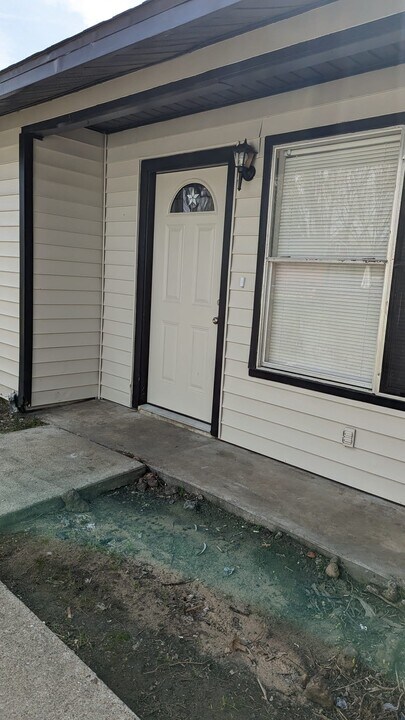 9814 Thorn St in Houston, TX - Building Photo