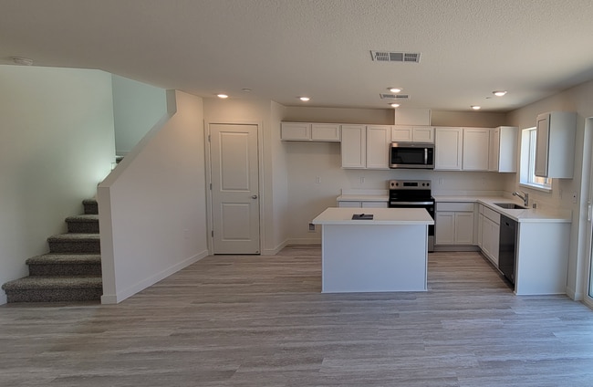 7000 Lone Sycamore St in Roseville, CA - Building Photo - Building Photo