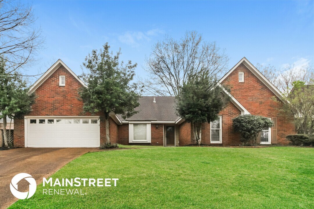 8925 Walnut Forest Cove in Memphis, TN - Building Photo