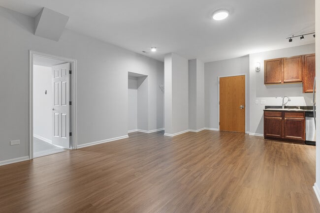 2451 W Howard St in Chicago, IL - Building Photo - Building Photo