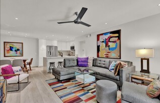 750 State St in San Diego, CA - Building Photo