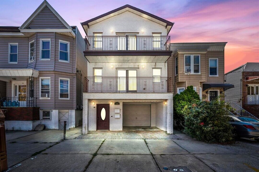 103 Charles St in Jersey City, NJ - Building Photo