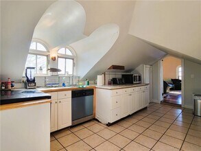 92 Pelham St in Newport, RI - Building Photo - Building Photo