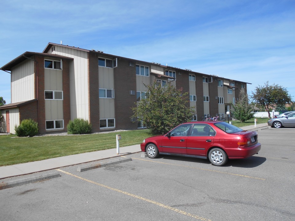 Pines Apartments in Great Falls, MT - Building Photo