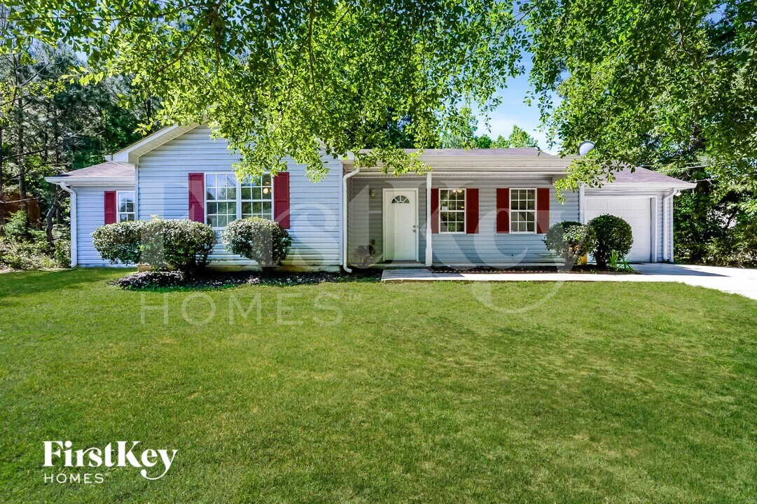 175 Whitehead Dr in Covington, GA - Building Photo