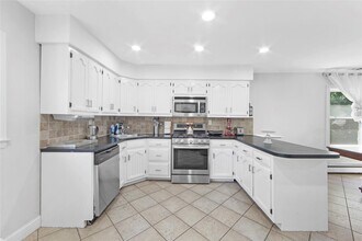 1498 Kew Ave in Hewlett, NY - Building Photo - Building Photo