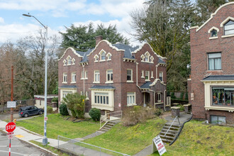 5808 15th Ave NE in Seattle, WA - Building Photo - Primary Photo