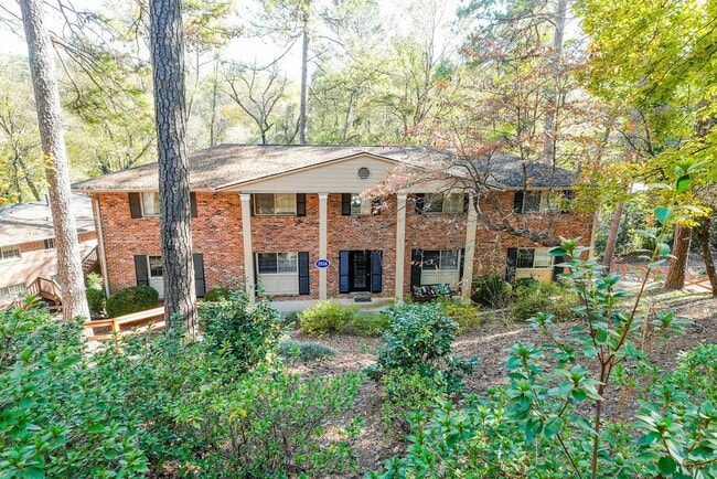 2516 Peachwood Cir NE in Atlanta, GA - Foto de edificio - Building Photo