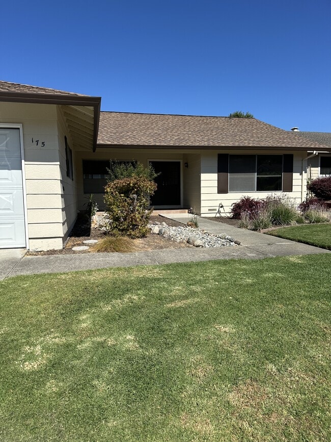 175 Oak Island Dr in Santa Rosa, CA - Building Photo - Building Photo