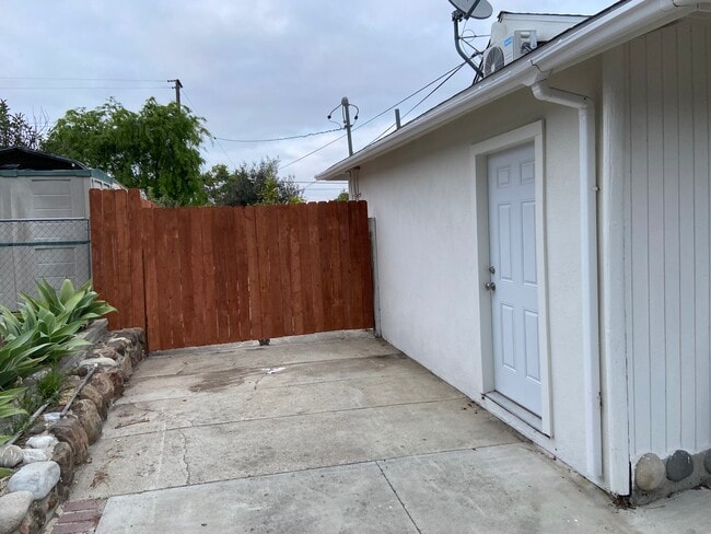 property at 1075 Calle Ciruelo