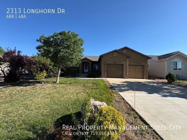 2313 Longhorn Dr in Pueblo, CO - Building Photo - Building Photo