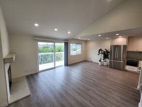 809 Highland Dr in Solana Beach, CA - Building Photo - Building Photo