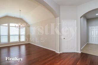 2703 Facet Creek Dr in Fresno, TX - Foto de edificio - Building Photo