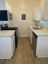 12142 Oxnard St, Unit 01 in Los Angeles, CA - Building Photo - Building Photo