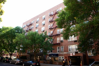 14220 41st Ave in Flushing, NY - Foto de edificio - Building Photo