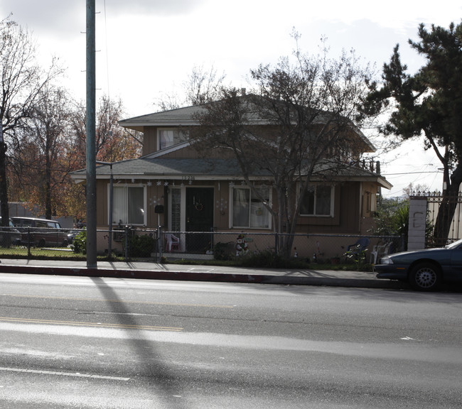 13226 Vanowen St in North Hollywood, CA - Foto de edificio - Building Photo