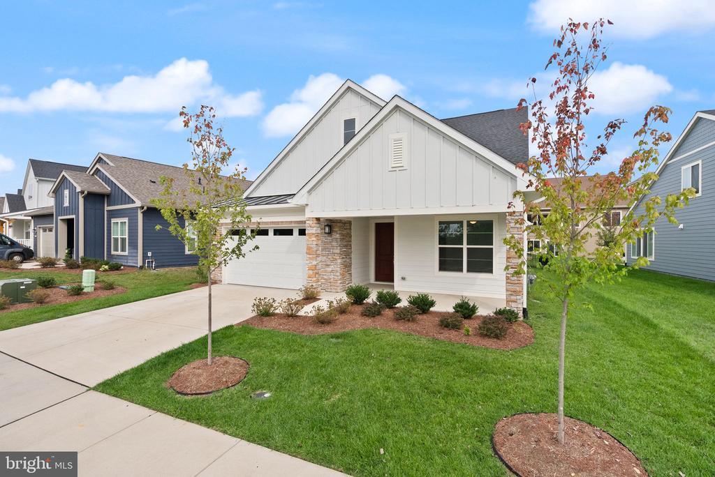 121 Cowbird St in Front Royal, VA - Building Photo