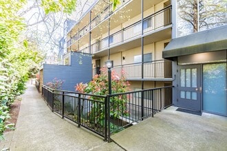 Lakeview Place in Seattle, WA - Foto de edificio - Building Photo