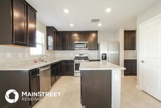 3917 S 82nd Dr in Phoenix, AZ - Foto de edificio - Building Photo