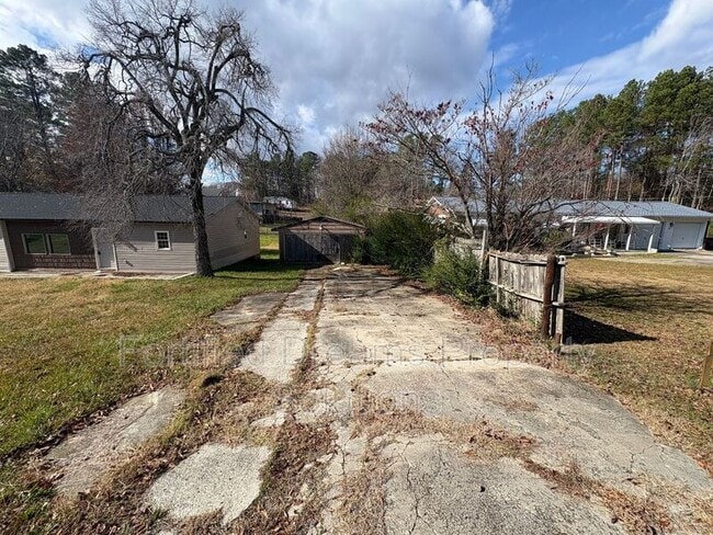 5811 Uwharrie Rd in Archdale, NC - Building Photo - Building Photo