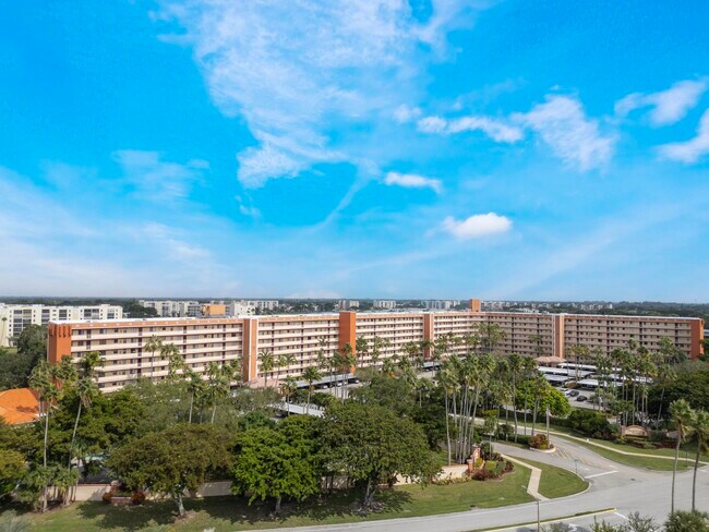 7380 S Oriole Blvd in Delray Beach, FL - Building Photo - Building Photo