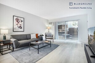 1231 S Bundy Dr in Los Angeles, CA - Building Photo