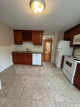 46 Old Amherst Rd in Sunderland, MA - Foto de edificio - Building Photo