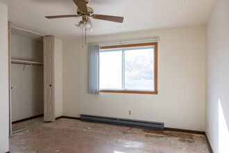 Winnie Apartments in Fargo, ND - Building Photo - Interior Photo