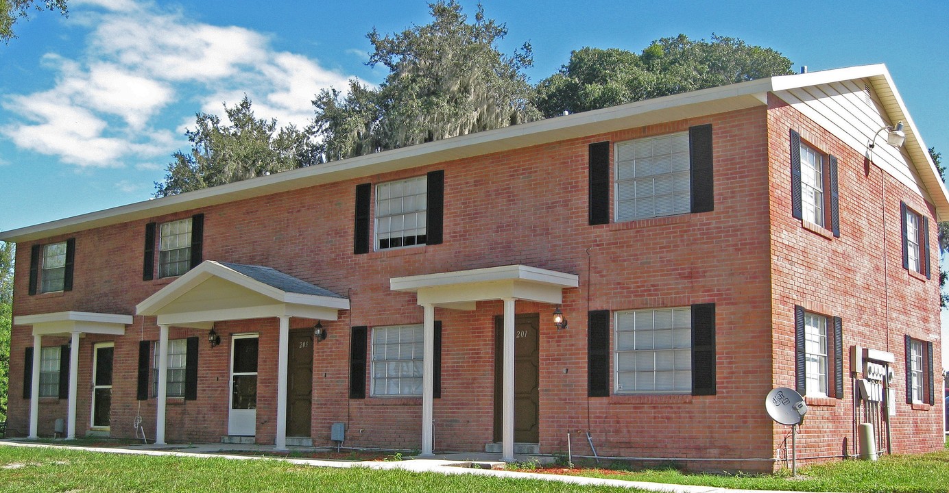 Lake Ariana Apartments in Auburndale, FL - Building Photo