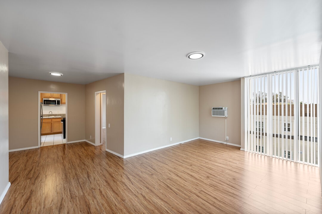 Villa Grace Apartments in Los Angeles, CA - Building Photo