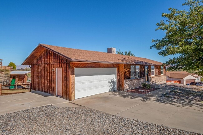 property at 2708 Sierra Vista Dr