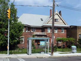 265 High Park Ave in Toronto, ON - Building Photo