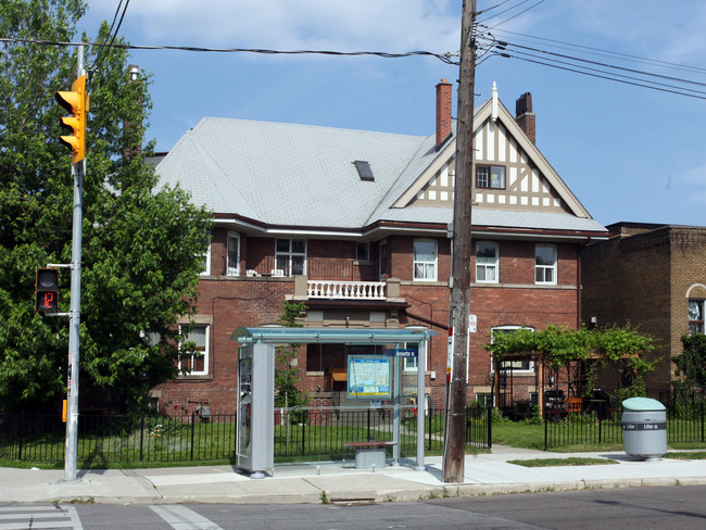 265 High Park Ave in Toronto, ON - Building Photo - Primary Photo