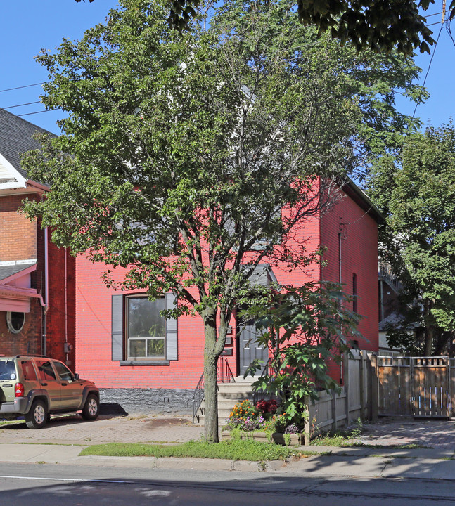 14 Sherman Ave S in Hamilton, ON - Building Photo