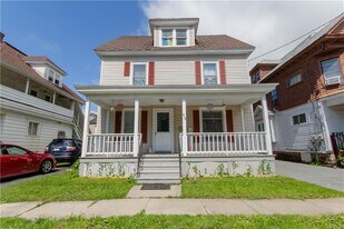 218 S Pleasant St in Watertown, NY - Building Photo