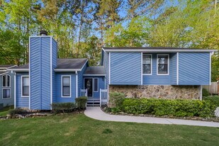 6824 Creekwood Dr in Douglasville, GA - Building Photo