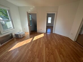 71 Grove St, Unit #2 in Beacon, NY - Foto de edificio - Building Photo