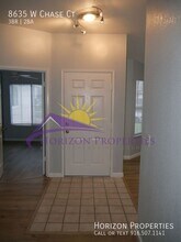 8635 W Chase Ct in Sacramento, CA - Foto de edificio - Building Photo
