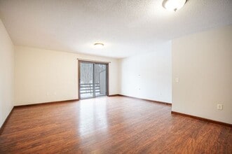 155 Wynwood Dr in Enfield, CT - Building Photo - Building Photo